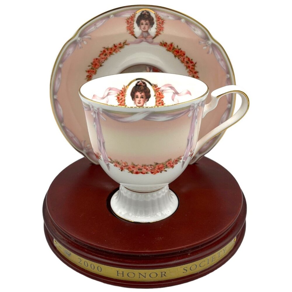 Avon Honor Society 2000 Mrs. PFE Albee Commemorative Teacup & Saucer Set In Box - Picture 4 of 16